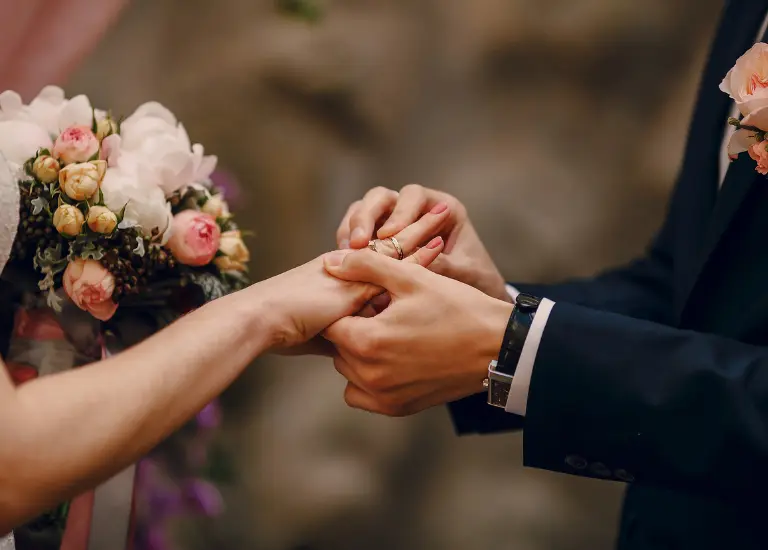 Nằm mơ thấy đám cưới người khác hoặc người lạ